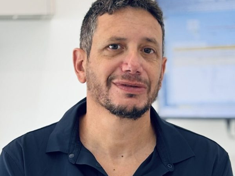 ייעוץ כירורגי במרפאה עם ד"ר גבריאל סמל