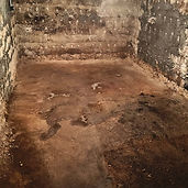 Cave traitée, perçages d'injection visibles