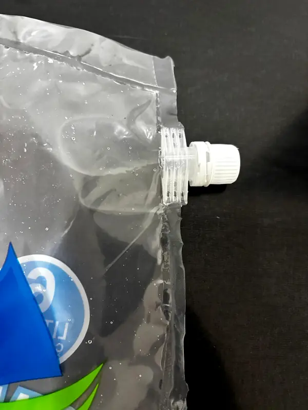 Bolsa de agua de 6 litros con la tapa válvula cerrada