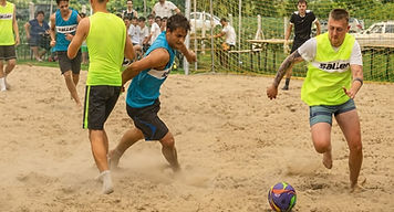 Strandfoci & lábtenisz