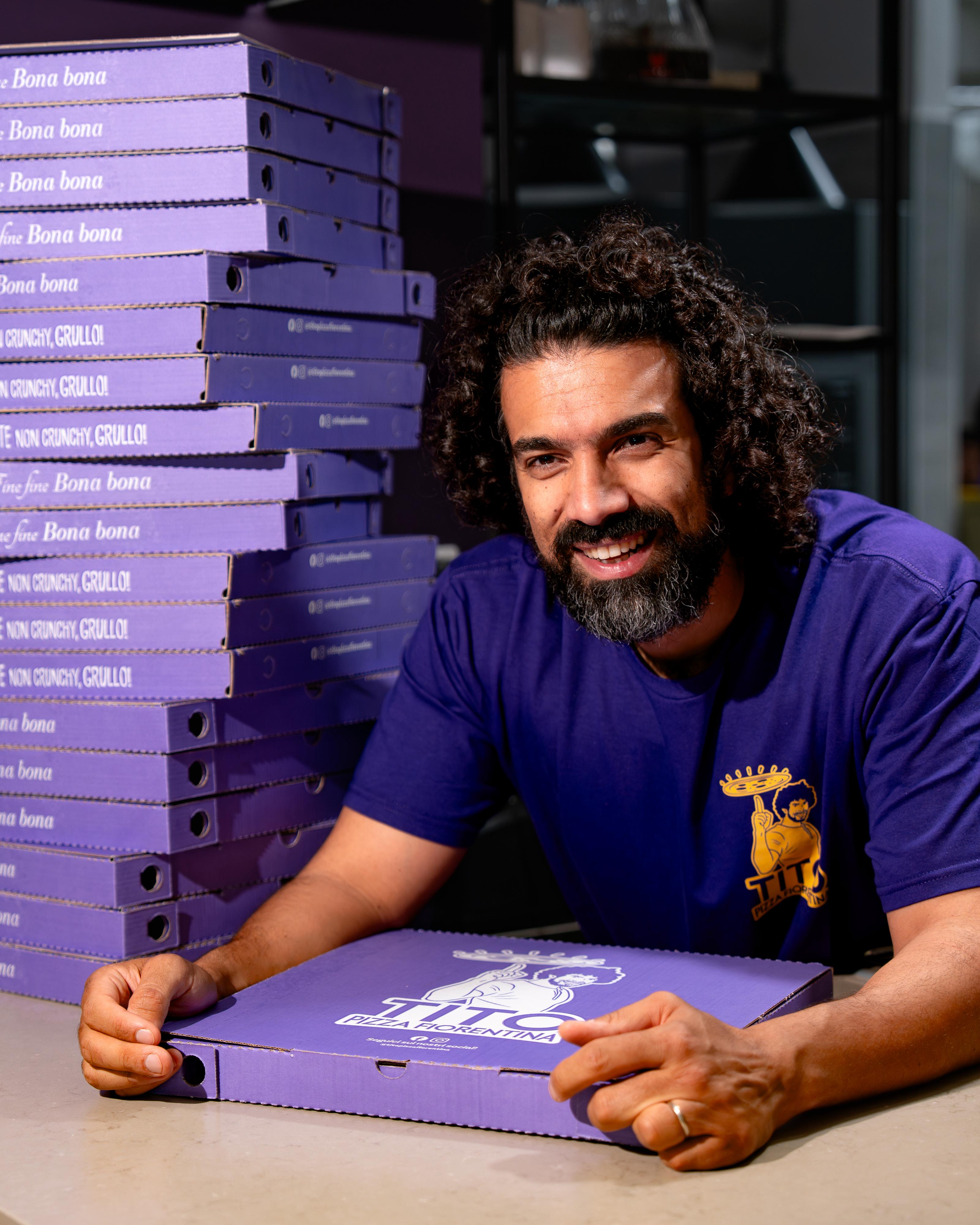 Momi, il creatore della pizza a portafoglio