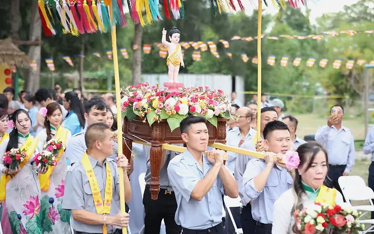 Rước Phật sơ sinh trong Đại lễ Phật Đản