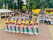 Đội dâng hoa áo dài sen trong lễ Phật Đản