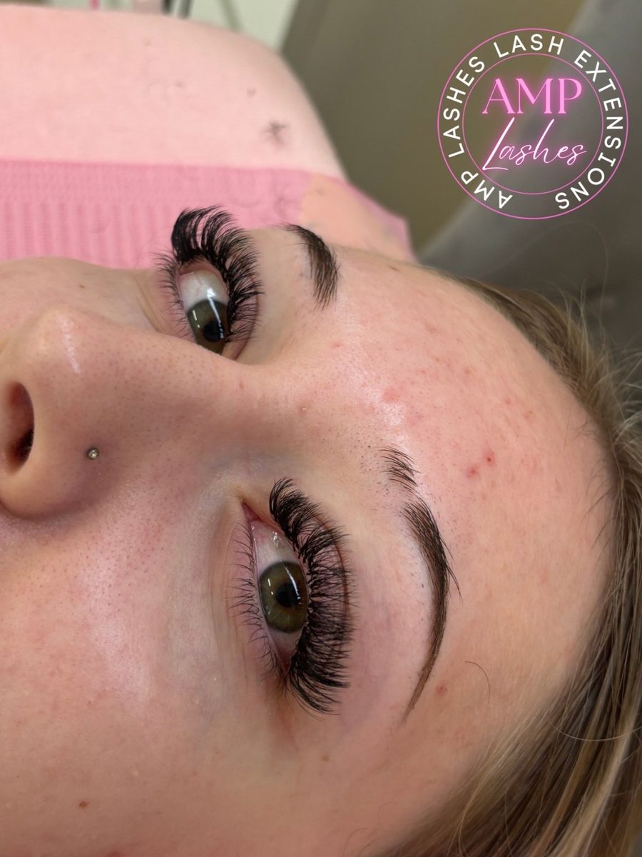 Lash extension set by AMP Lashes