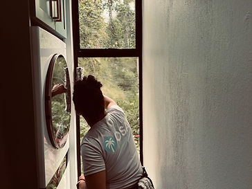 Squeegee finish, streak-free interior glass