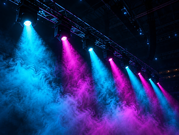 Cabezas móviles sobre truss iluminando con azul y magenta