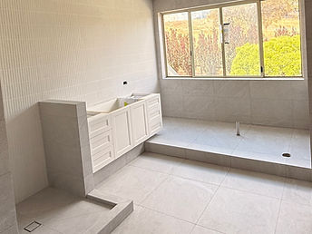 Innaloo Bathroom, Feature Walls