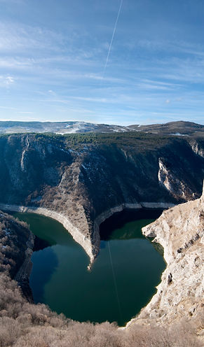 Die gewundenen Flussmäander des Uvac-Sonderschutzgebiets, Serbien