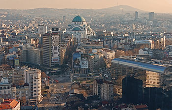 Ein Panoramablick über Belgrad und sein Flussufer