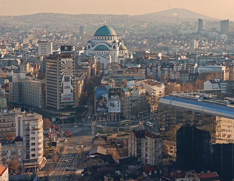 Ein Panoramablick über Belgrad und sein Flussufer