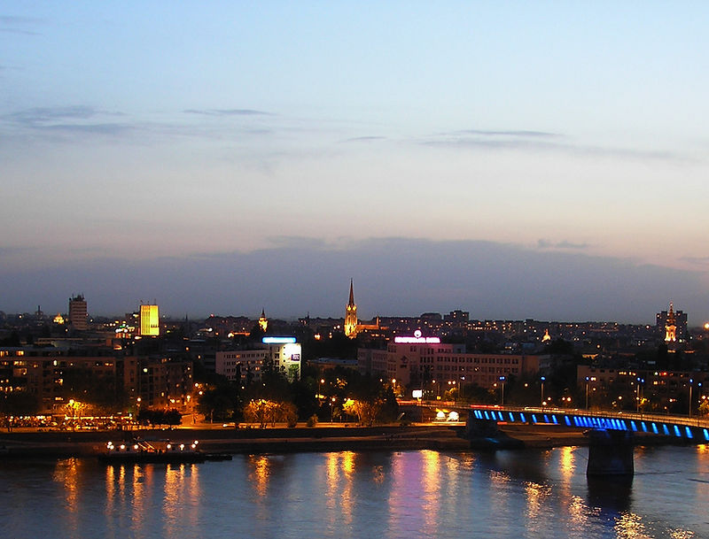 Skyline di Novi Sad e il Danubio al tramonto, visti dalla fortezza di Petrovaradin