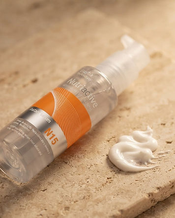 Texture du Sérum NutriActive N15 100 ml – Éclat & Hydratation Instantanée