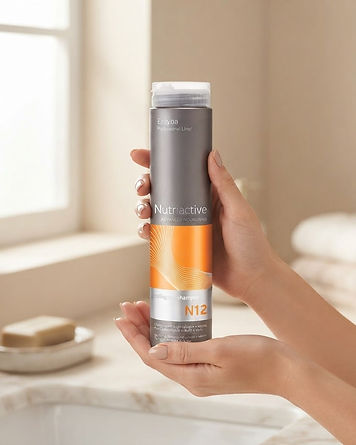 Shampoing N12 NutriActive Collagène & Élastine en utilisation