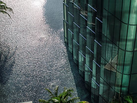 The reflecting pool and sun deck, between the buildings and Biscayne Bay.