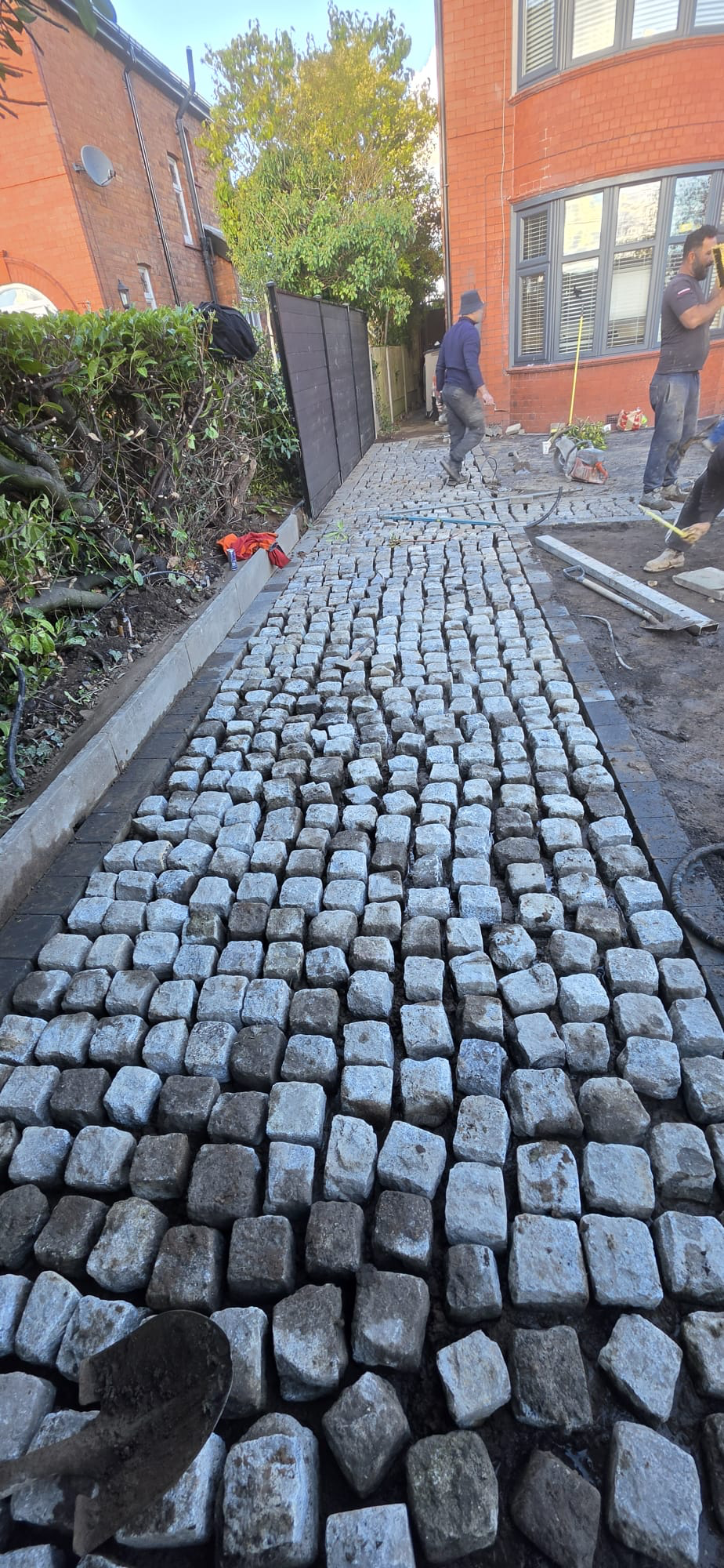 Laying Cable stone setts to a driveway