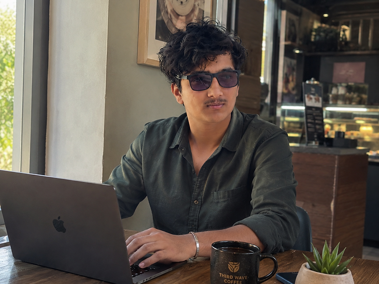 The founder of Loopwise working on a laptop in a café