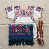 Blusa bordada purépecha de Pátzcuaro