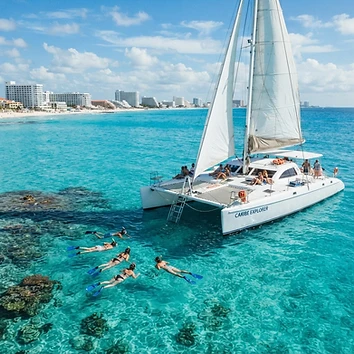 Tour en catamarán a Isla Mujeres con snorkel