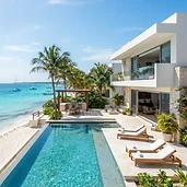 Villa privada con alberca en la Costera Sur