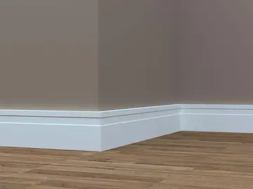 Rodapé branco com desenho em relevo sobre piso vinílico amadeirado