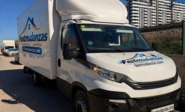 Camión de mudanzas listo para el servicio