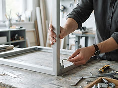 Armado de un bastidor de aluminio en taller