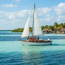 Tour en velero por la Laguna de Bacalar