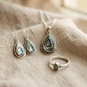 Joyería de plata con concha de abulón