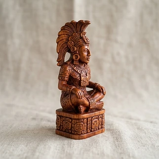 Figura tallada en palo de tinte