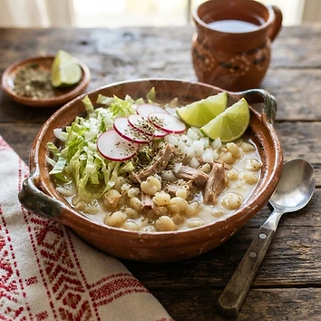 Pozole blanco guerrerense para llevar (4 porciones)