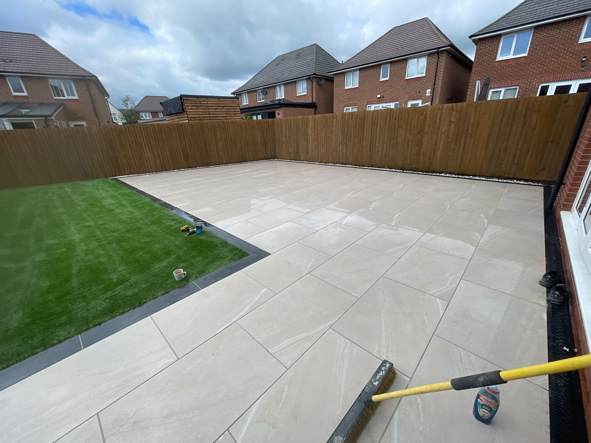 Cream porcelain patio with granite edging