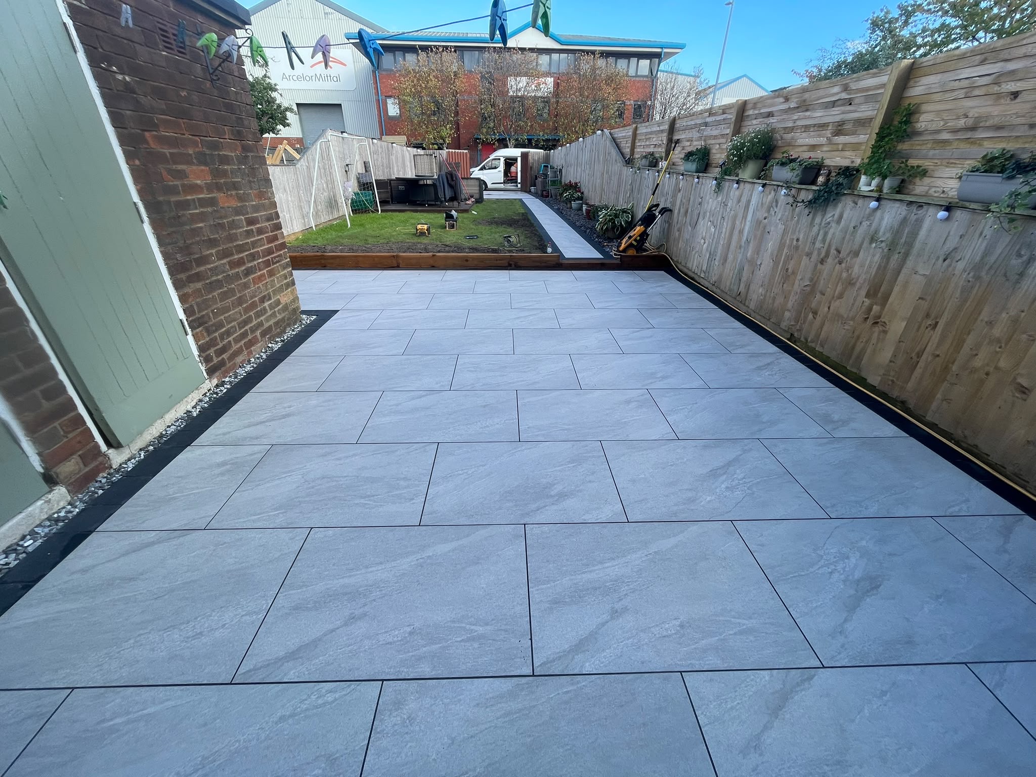 Grey porcelain patio with charcoal border