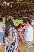Cortes de cabello para los niños de la comunidad