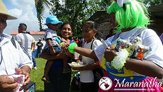 Entrega de juguetes a los niños de la comunidad