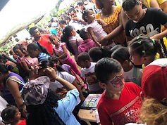 Maquillaje artístico para los niños de El Congo