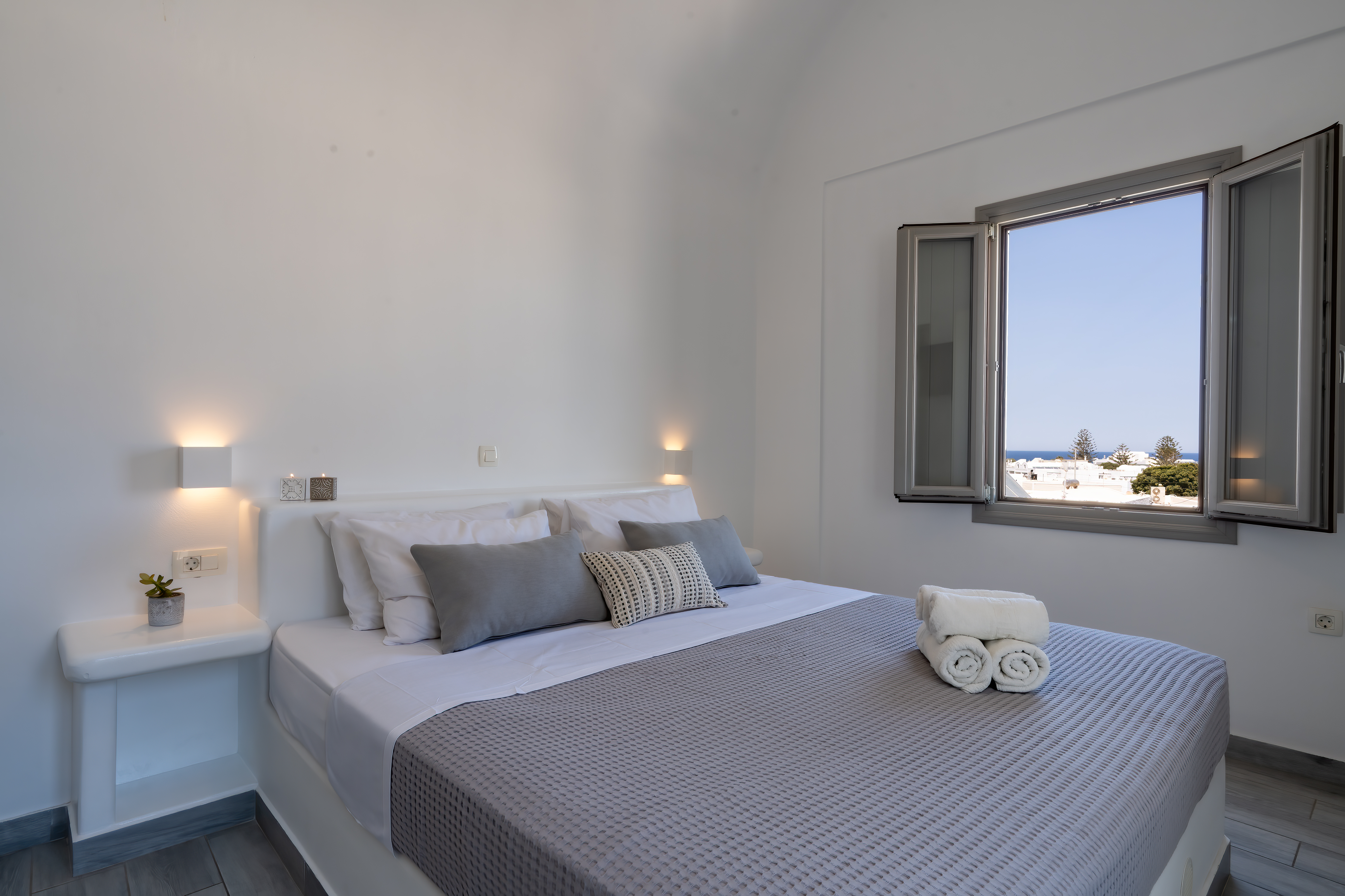 Deluxe King Studio with Balcony