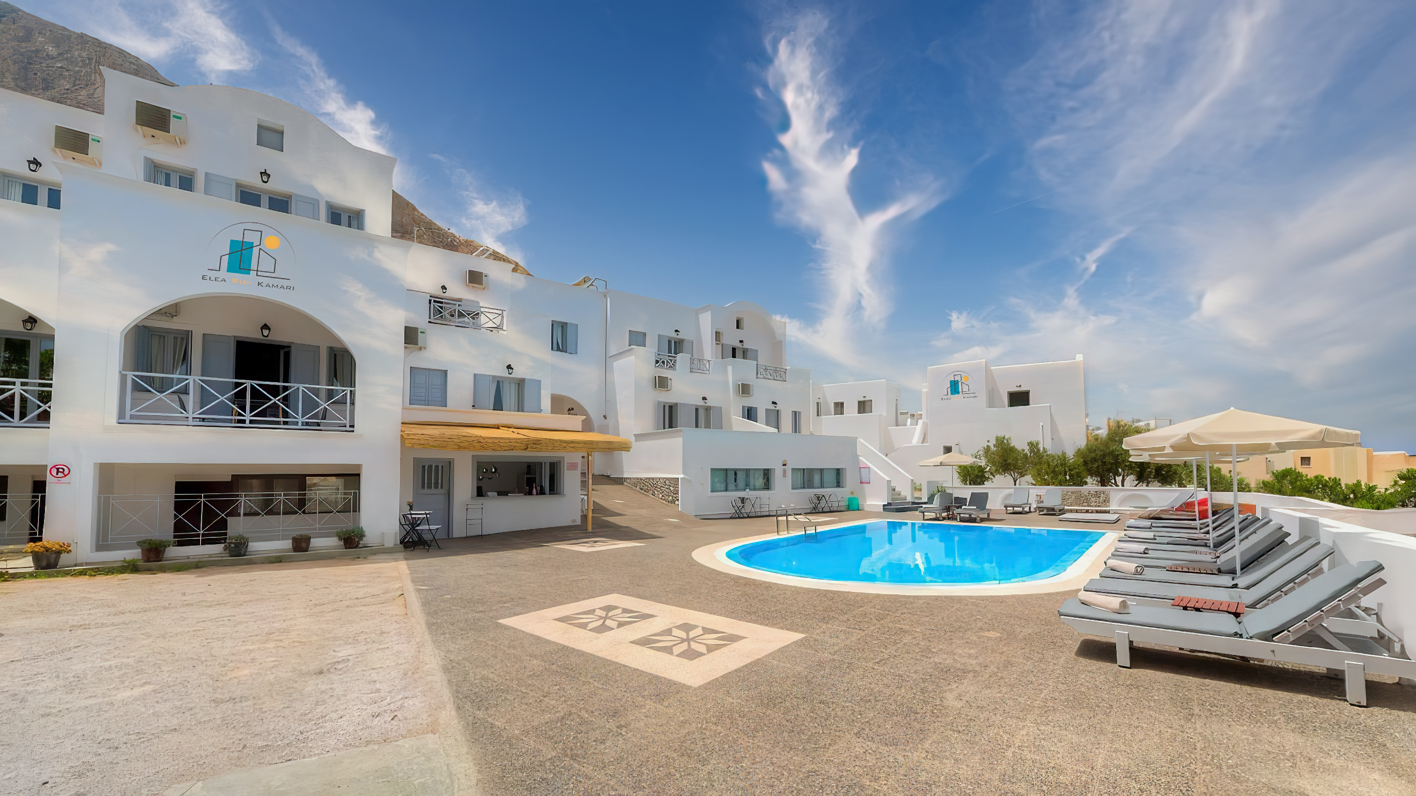 Elea Sun pool and courtyard
