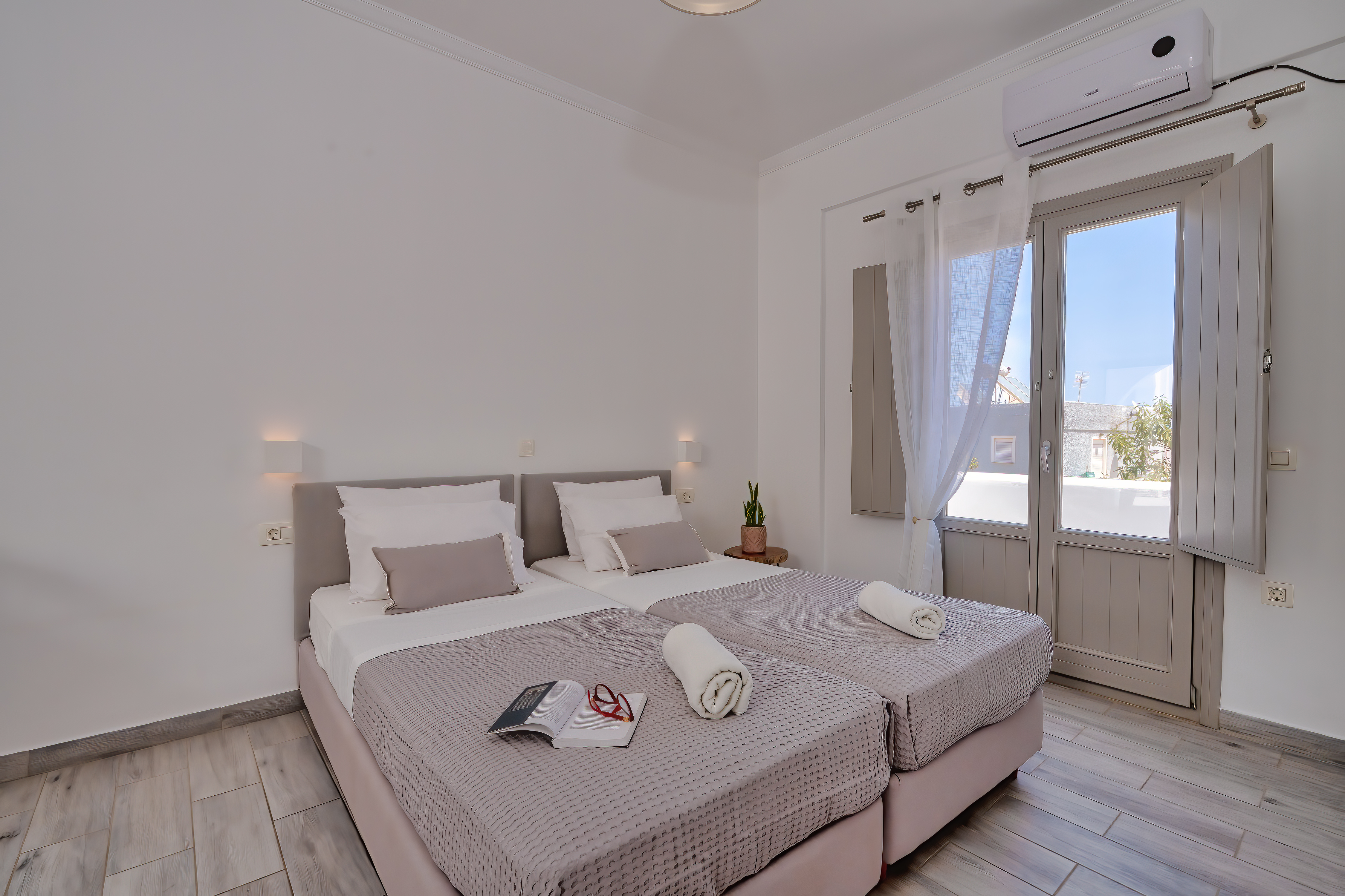 Deluxe Twin Studio with Balcony