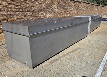 Long stainless steel tanks