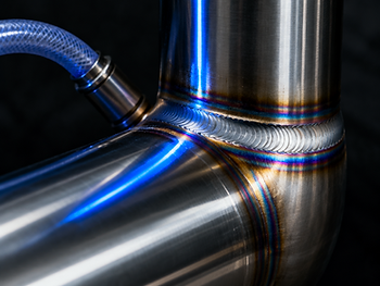 Purged stainless steel pipe welding with a clean weld bead
