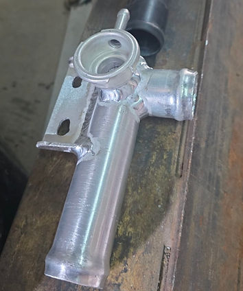 Aluminium filler neck assembly