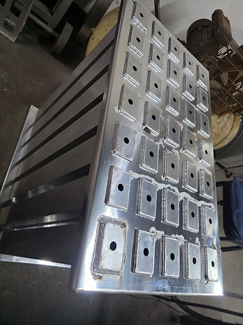Welded aluminium mounting panel