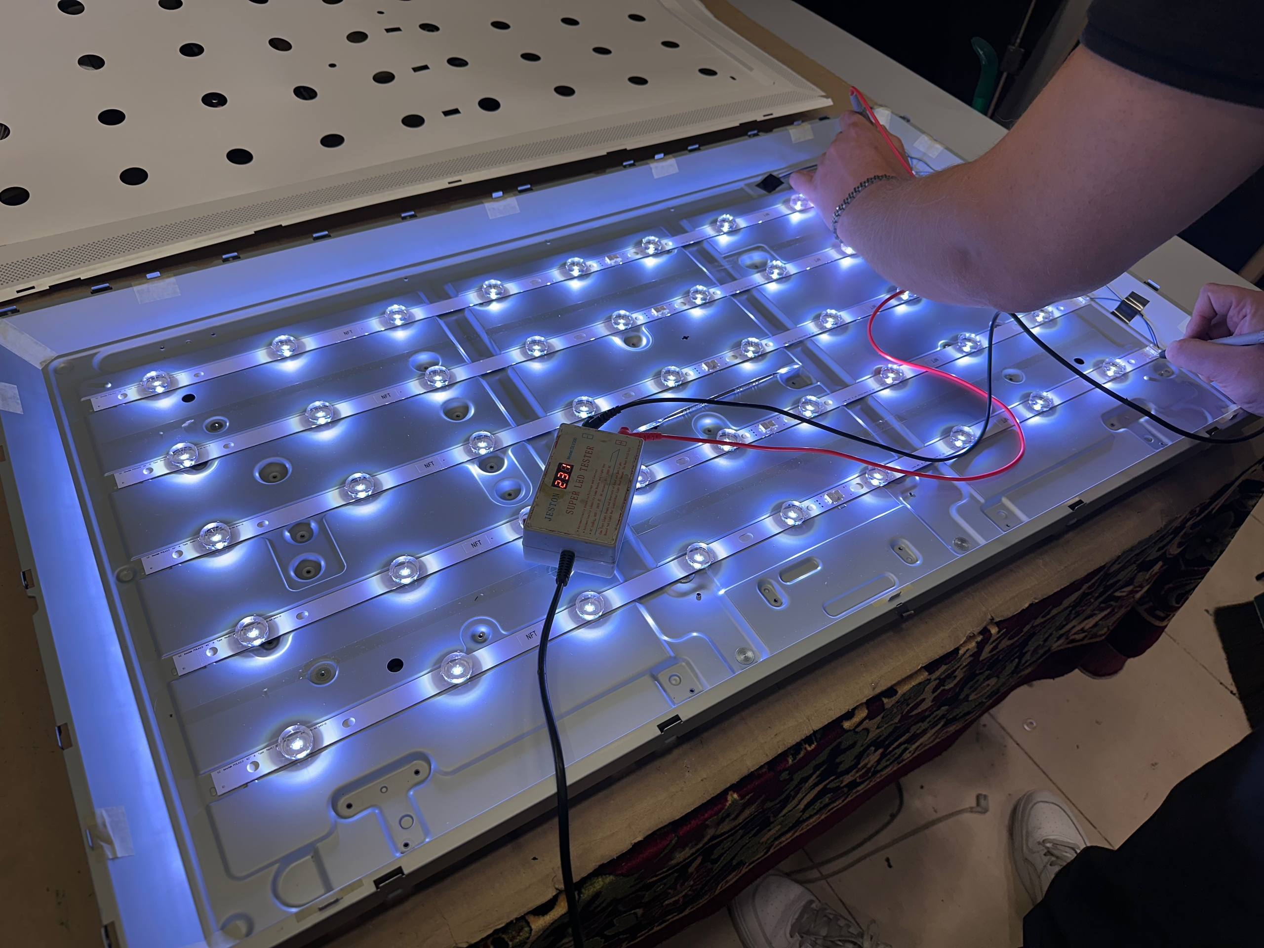 Діагностика LED-підсвічування