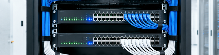 Cablare structurată pentru rețea de birou, patch panel și rack de comunicații