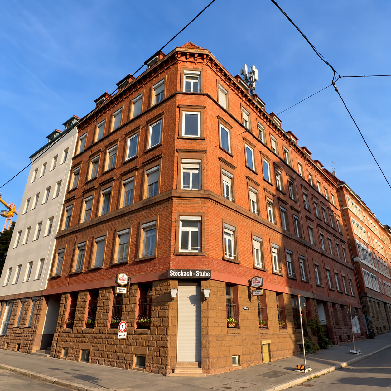 Backsteinfassade an der Straßenecke
