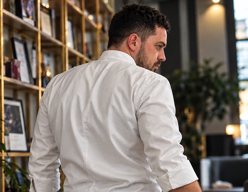 O sală de dining executiv pregătită pentru o cină de business privată