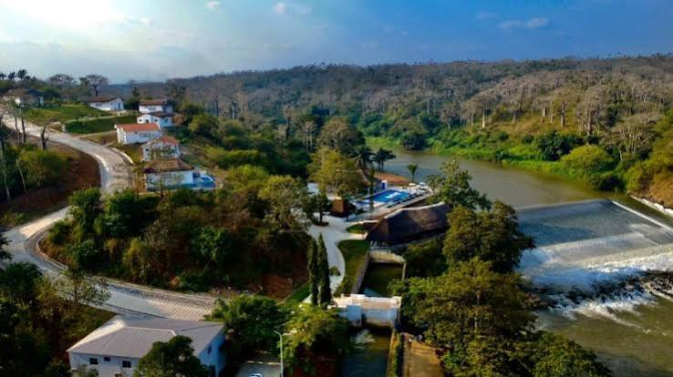 Vista aérea do Resort Açude e barragem