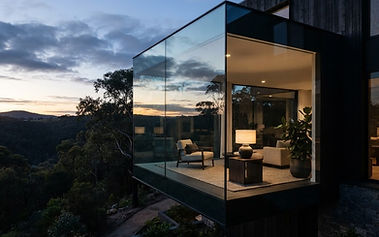 Glass box extension with an invisible corner