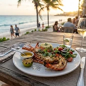 Cena de langosta caribeña frente al mar