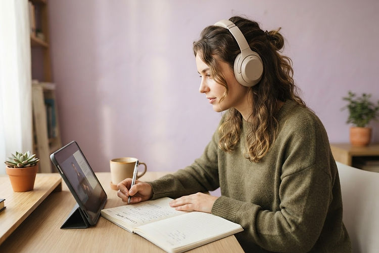 Learner studying an online course